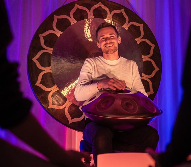 Tobias Mrzyk Soundbath Handpan
