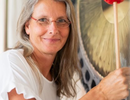 Klang-Zauber mit Gongs, Kristall-Instrumenten und weiteren instrumentalen Schätzen 